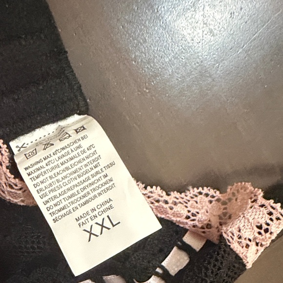 Black and Pink Lace Bustier - Picture 6 of 9